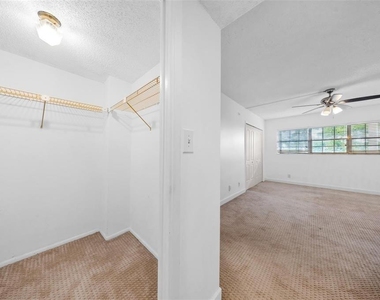 3051 S Palm Aire Drive - Photo Thumbnail 12