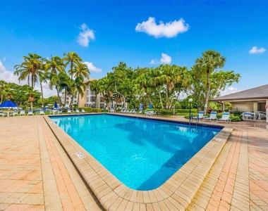 3051 S Palm Aire Drive - Photo Thumbnail 13
