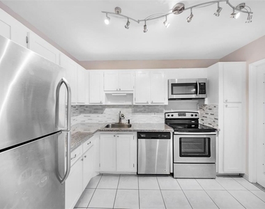 3051 S Palm Aire Drive - Photo Thumbnail 2
