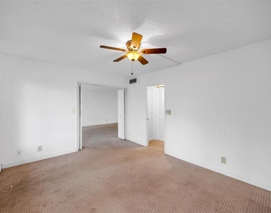 3051 S Palm Aire Drive - Photo Thumbnail 10