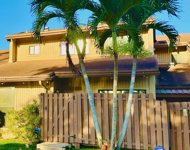 2121 Sw 82nd Avenue - Photo Thumbnail 1