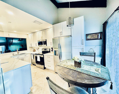 2121 Sw 82nd Avenue - Photo Thumbnail 7