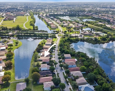 1899 Sw Newport Isles Boulevard - Photo Thumbnail 1