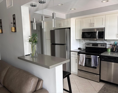 137 Golden Isles Drive - Photo Thumbnail 4