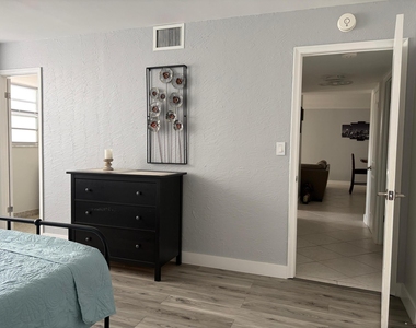 137 Golden Isles Drive - Photo Thumbnail 18