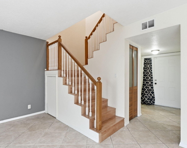 430 Commodore Drive - Photo Thumbnail 29