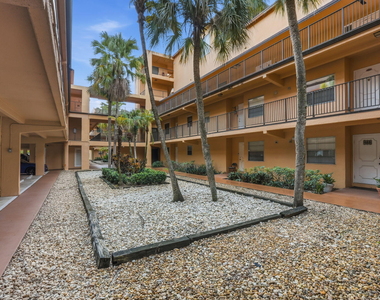430 Commodore Drive - Photo Thumbnail 4