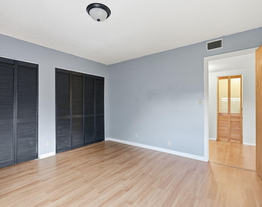 430 Commodore Drive - Photo Thumbnail 9