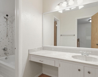 430 Commodore Drive - Photo Thumbnail 22