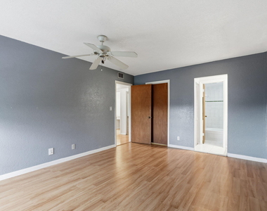 430 Commodore Drive - Photo Thumbnail 13