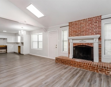 2805 Mintwood Place - Photo Thumbnail 7