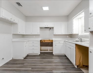 2805 Mintwood Place - Photo Thumbnail 11