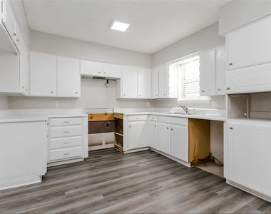 2805 Mintwood Place - Photo Thumbnail 17