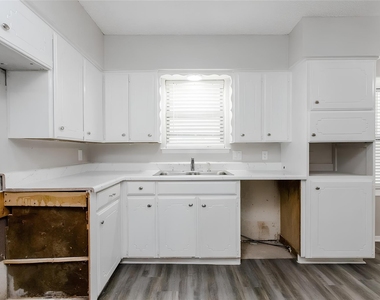 2805 Mintwood Place - Photo Thumbnail 13