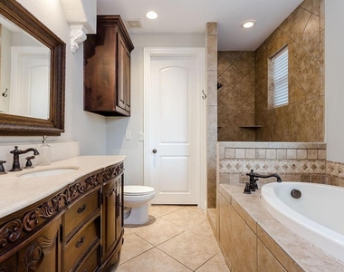 3817 Bowser Avenue - Photo Thumbnail 3