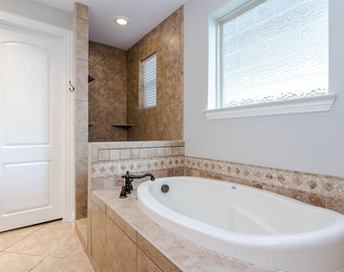 3817 Bowser Avenue - Photo Thumbnail 4