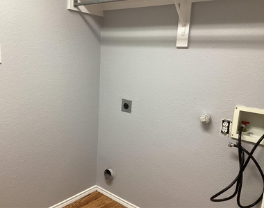5012 Raymond Drive - Photo Thumbnail 19