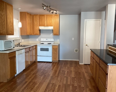5012 Raymond Drive - Photo Thumbnail 3