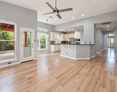 802 Crest Ridge Court - Photo Thumbnail 5