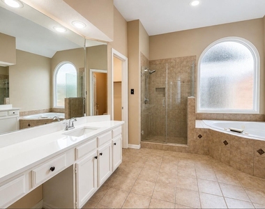 802 Crest Ridge Court - Photo Thumbnail 7