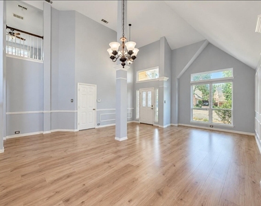 802 Crest Ridge Court - Photo Thumbnail 1