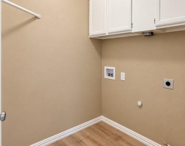 802 Crest Ridge Court - Photo Thumbnail 16