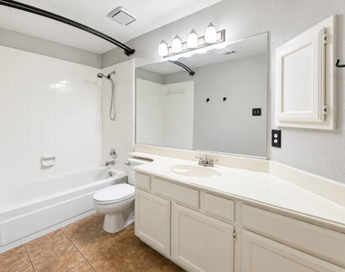 802 Crest Ridge Court - Photo Thumbnail 14