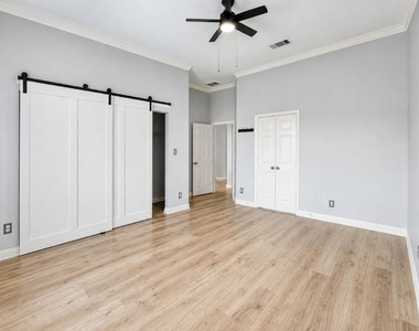 802 Crest Ridge Court - Photo Thumbnail 6