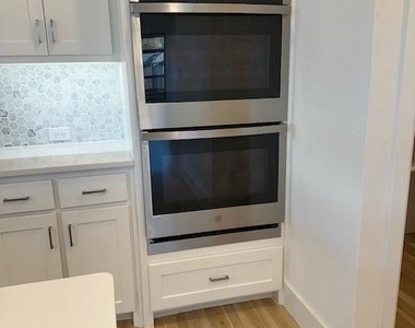8215 Manoa Drive - Photo Thumbnail 6