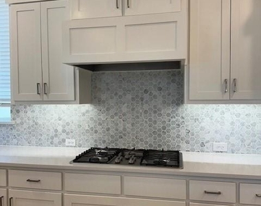 8215 Manoa Drive - Photo Thumbnail 7