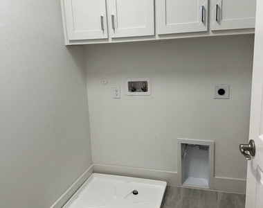 8215 Manoa Drive - Photo Thumbnail 20
