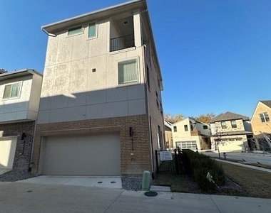 8215 Manoa Drive - Photo Thumbnail 3