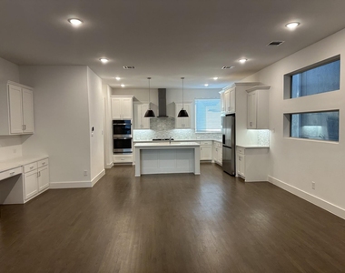 8215 Manoa Drive - Photo Thumbnail 17