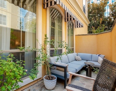 2300 Leonard Street - Photo Thumbnail 20