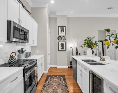 2300 Leonard Street - Photo Thumbnail 8