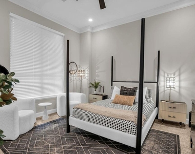 2300 Leonard Street - Photo Thumbnail 16