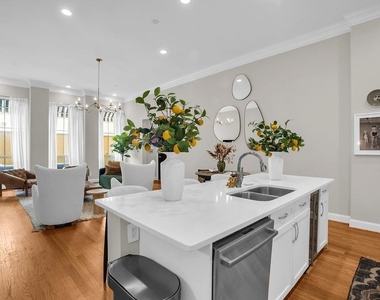 2300 Leonard Street - Photo Thumbnail 10