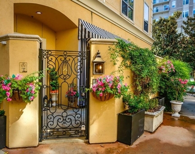 2300 Leonard Street - Photo Thumbnail 23