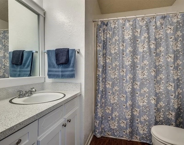 627 Texas Street - Photo Thumbnail 7