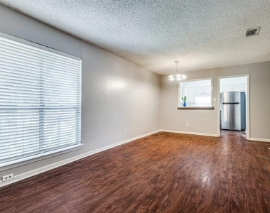 627 Texas Street - Photo Thumbnail 3
