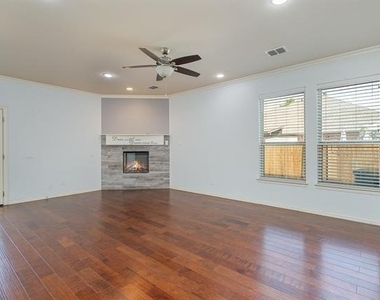 313 Austin Avenue - Photo Thumbnail 4