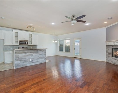 313 Austin Avenue - Photo Thumbnail 3