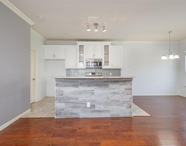 313 Austin Avenue - Photo Thumbnail 9
