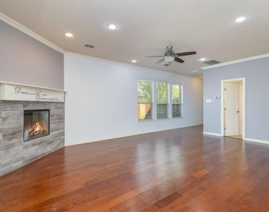 313 Austin Avenue - Photo Thumbnail 5