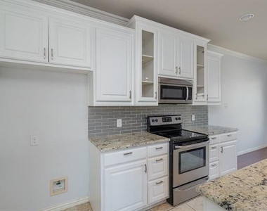 313 Austin Avenue - Photo Thumbnail 11
