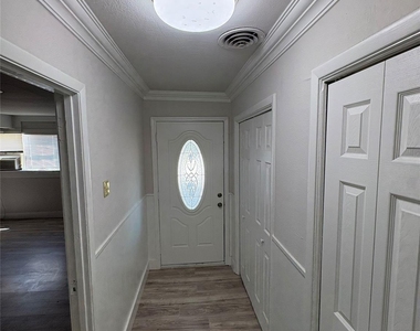 5213 Colorado Boulevard - Photo Thumbnail 10