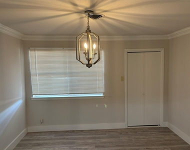 5213 Colorado Boulevard - Photo Thumbnail 5