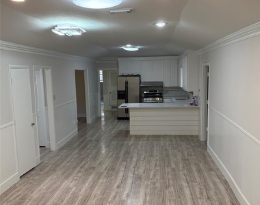 5213 Colorado Boulevard - Photo Thumbnail 6