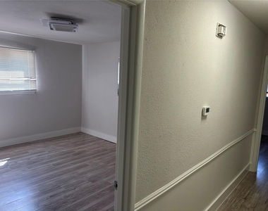 5213 Colorado Boulevard - Photo Thumbnail 7
