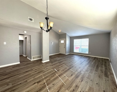 1762 Glencairn Lane - Photo Thumbnail 5